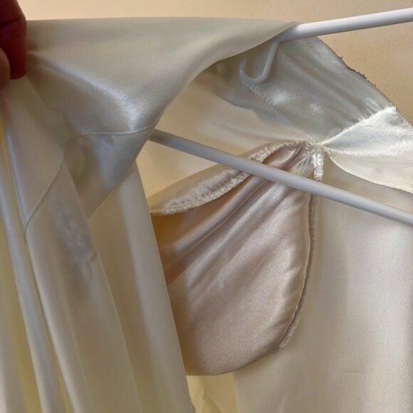 Victoria’s Secret vintage white full length satin robe M bridal lounge lace - Picture 7 of 9